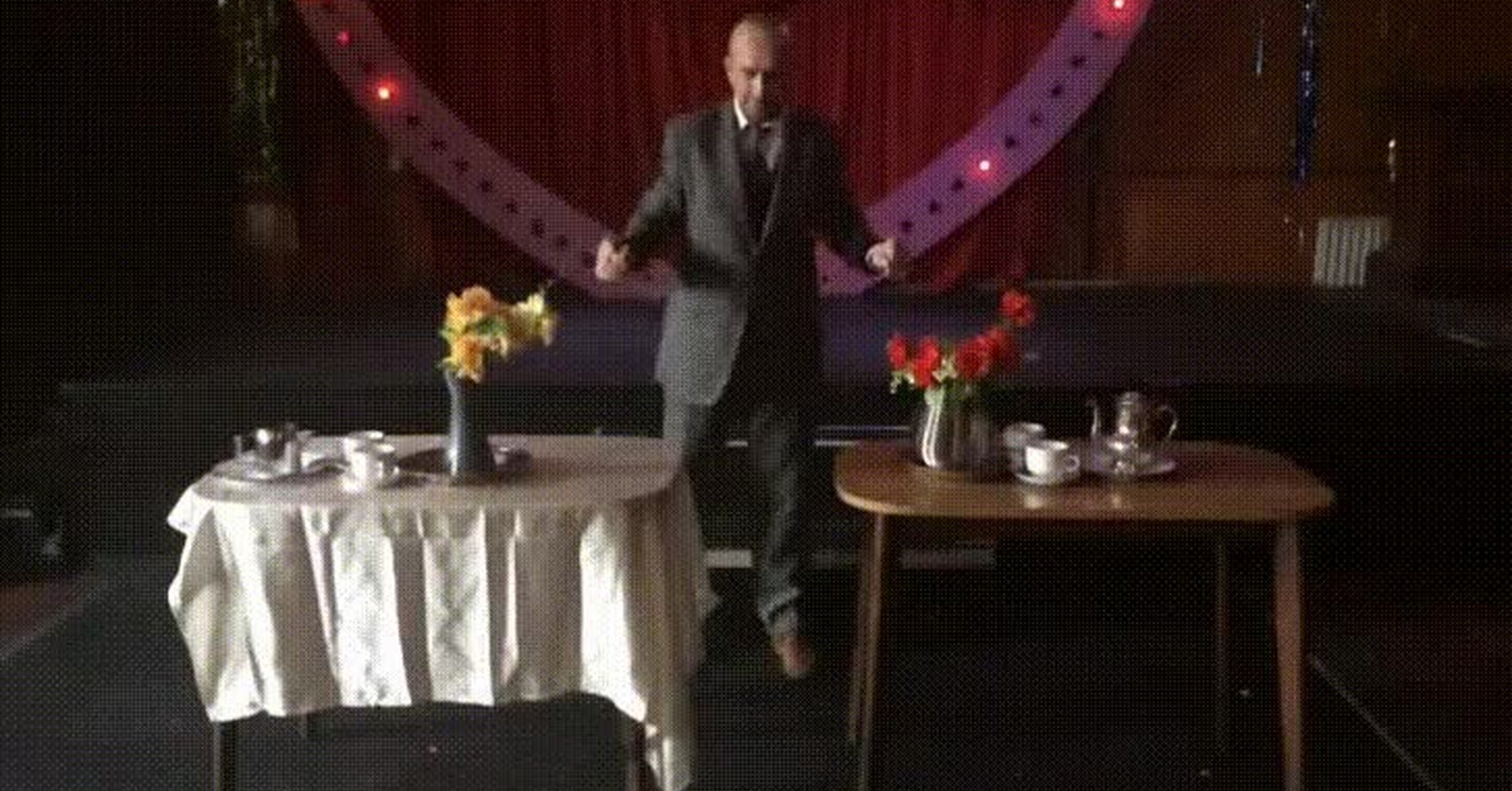 Выдергивание скатерти со стола