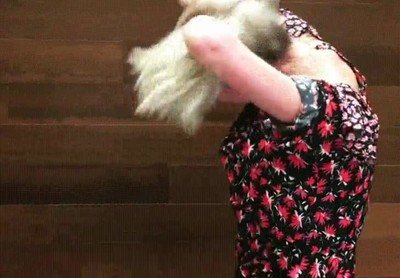 chica,coleta,mano,pelo