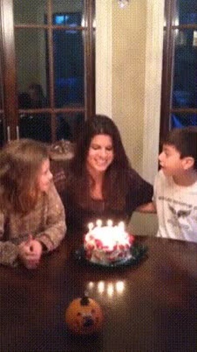 cerrar,ojos,pedir,deseo,pastel,cumplea&ntilde;os