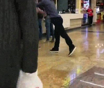 apuesta,colegas,centro comercial