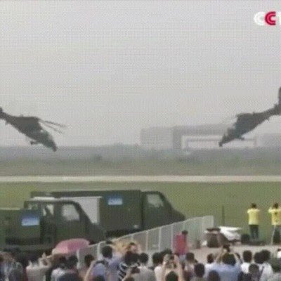 Enlace a ¿Alguna vez habías imaginado dos helicópteros bailando?