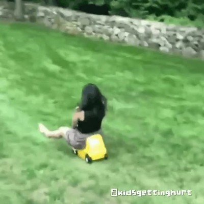 hacer,igual,mama,tobogan,ni&ntilde;o