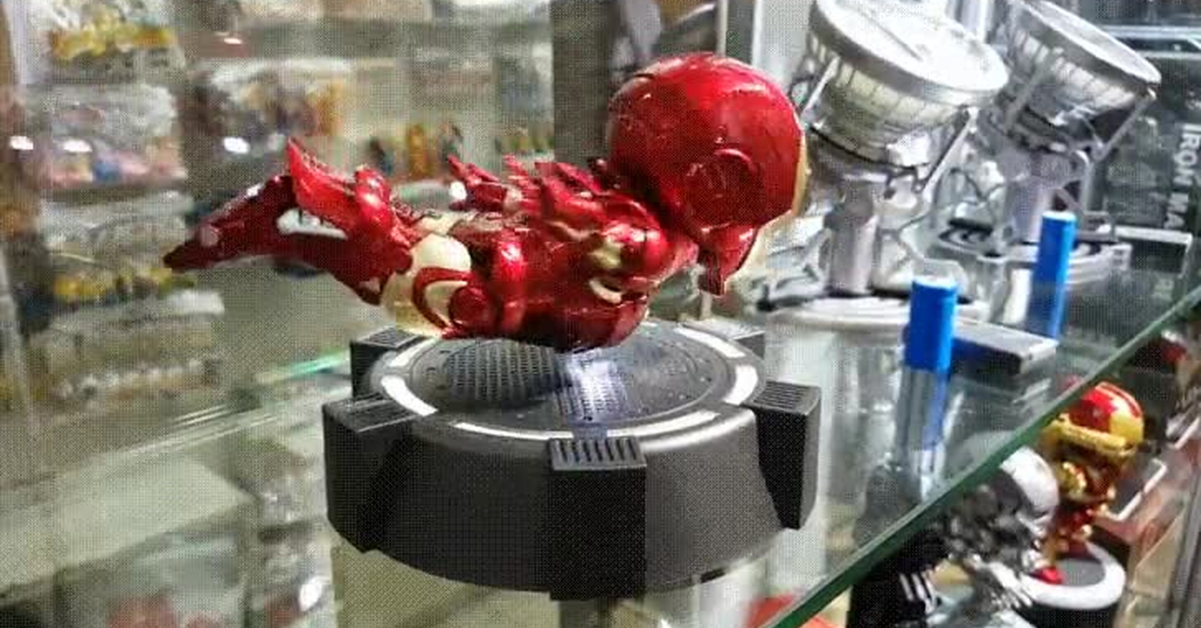 Juguete de top iron man flotante
