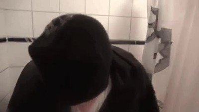 Enlace a Cuando vuelves pasado de vueltas a casa y crees que darte una ducha es una gran idea