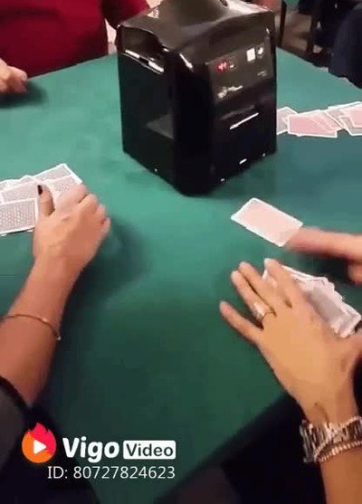 robot,repartir,cartas,partida