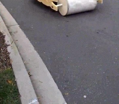 Enlace a Cuando te juntas con los colegas para hacer una parodia de Los Picapiedra 