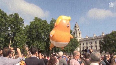 Enlace a Es imposible no partirse de risa cuando ves el globo del Bebé Trump