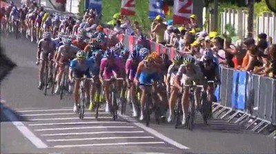 rivalidad,ciclistas,dura,cabezazo