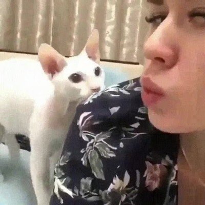 beso,pareja,enfadada