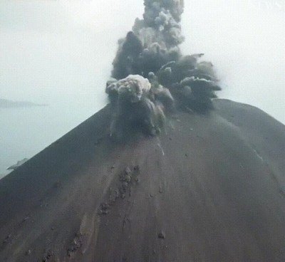volcan,Anak Krakatau,erupcion