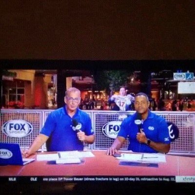 Enlace a Miembro de seguridad haciendo el ridículo en directo por televisión