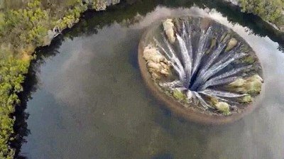 Enlace a Por increíble que te parezca es una cascada dentro de un lago 