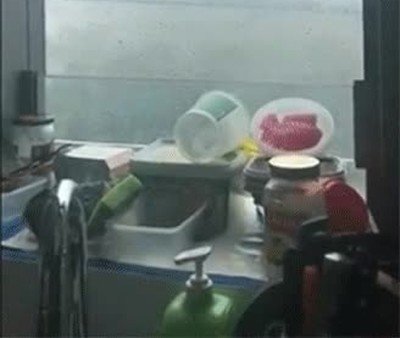 Enlace a La típica grúa que se precipita contra tu edificio