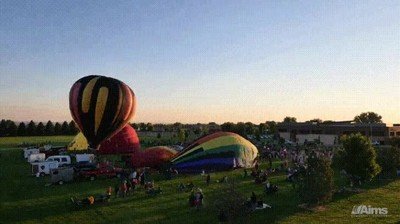Globos esperando pacientemente su turno para despegar de forma educada globos,despegar,cielo
