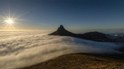 Enlace a Nubes deslizándose de forma suave y delicada 