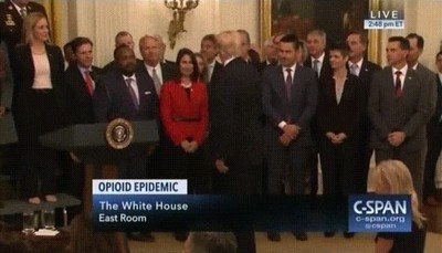 melania,recordar,trump,firmar