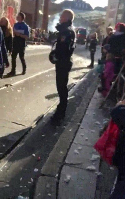 Enlace a Policias alemanas con el ritmo en el cuerpo