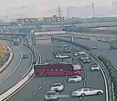 gente,rebelde,coche,contra direcci&oacute;n