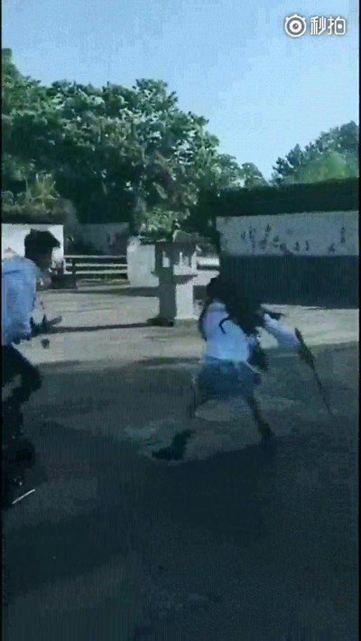 Enlace a Las típicas peleas en la escuela que se van de las manos