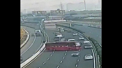 liada,autobus,media vuelta