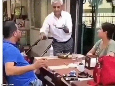 truco,asustar,clientela,restaurante
