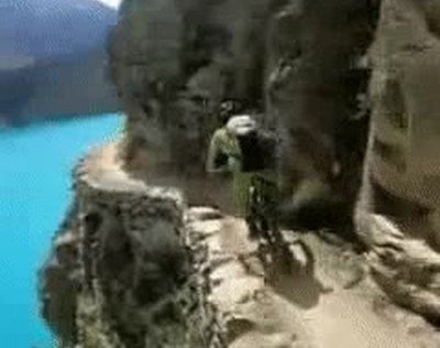 Enlace a ¿Te atreverías a ir en bici por este camino?