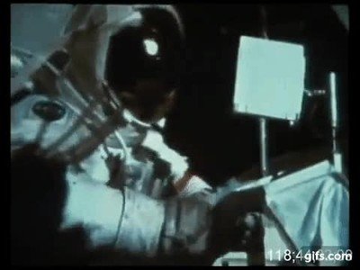 gene,cernan,apollo 17,saludar,camara