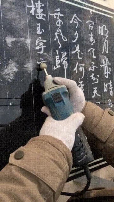 Enlace a Aún no lo sabes pero se puede practicar caligrafía con un taladro