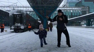 Enlace a Padre e hijo demostrando tener una conexión especial