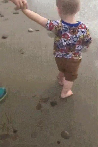 primer,dia,playa,ni&ntilde;o