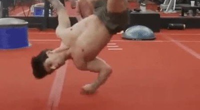 Enlace a Lo típico que haces cuando te entra agua en la oreja 