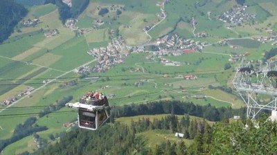 Enlace a No creo que sea demasiado seguro viajar en el techo