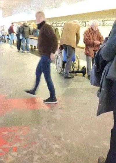 Enlace a Estos dos ya viven en el año 2050