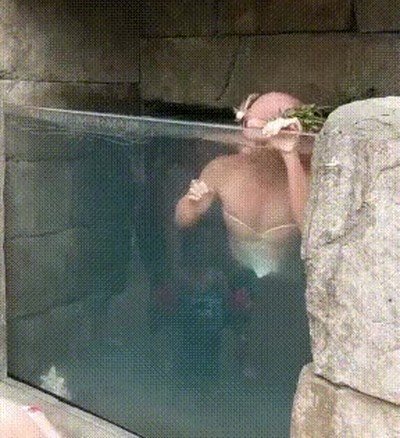 ni&ntilde;a,encantada,sirena