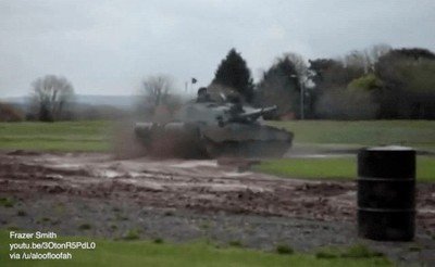 Enlace a Tanque utilizando una pantalla de humo para desaparecer 