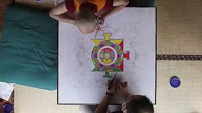 Enlace a Así hacen los monjes tibetanos un mandala 