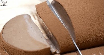 Enlace a Nada más satisfactorio que cortar mousse de chocolate