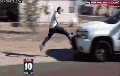 Enlace a Casi logra escapar de la policía. Por los pelos 