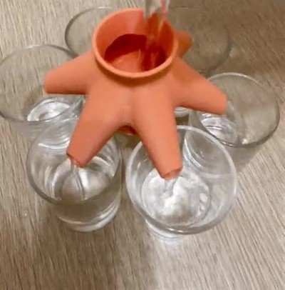 truco,vasos,a la vez