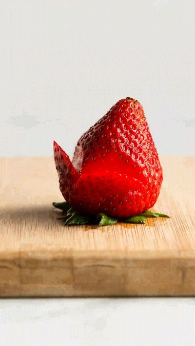 Enlace a Cómo crear rosas partiendo de una fresa en cómodos pasos 