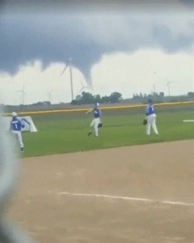 Enlace a El típico clima antes de jugar un partido de béisbol 