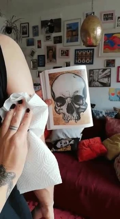 Enlace a Necesito el teléfono de este tatuador