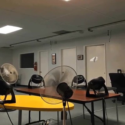 avion,papel,ser humano