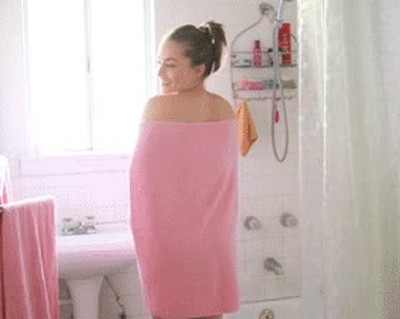 quitar,toalla,chica,chico