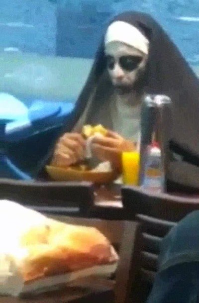 malos,pelis,la monja,comer