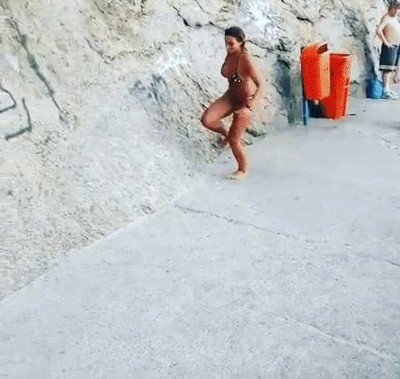 Enlace a Imposible hacerlo sin el truquito de escalar la pared 