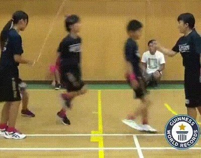 Enlace a Récord de saltar a la comba en 1 minuto. De locos 