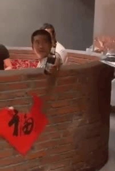 camarero,abrir,cerveza