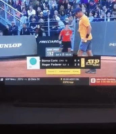 Enlace a Esos rótulos molestan hasta a los tenistas a pie de pista 