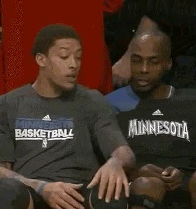 Enlace a El momento en el que te das cuenta de que estás acariciando la pierna de tu colega